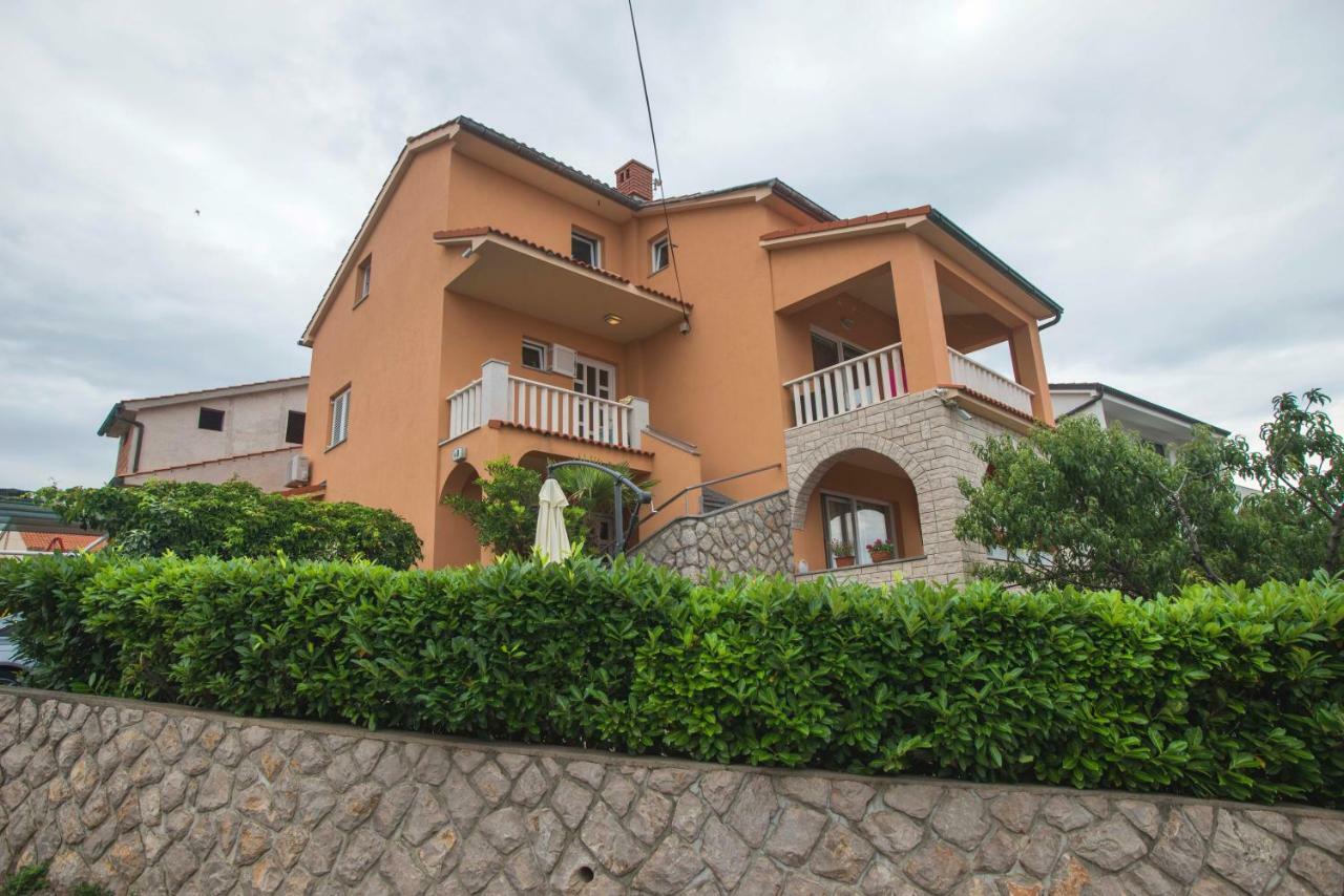 شقة Apartman Lana Omišalj المظهر الخارجي الصورة