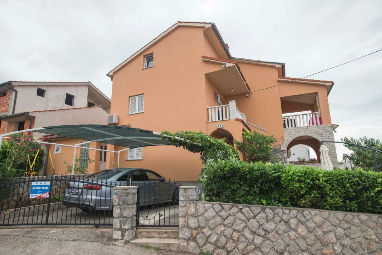 شقة Apartman Lana Omišalj المظهر الخارجي الصورة