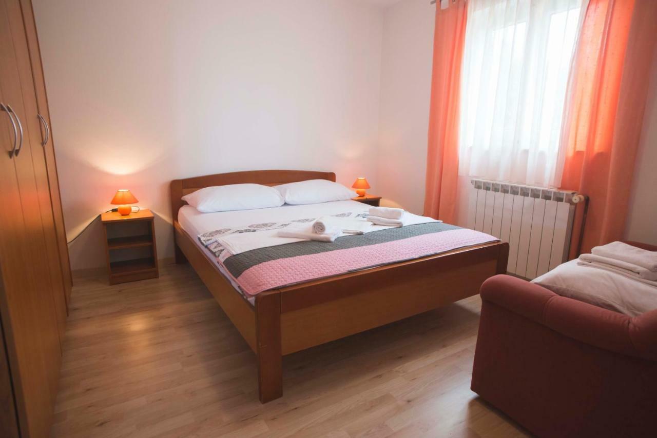 شقة Apartman Lana Omišalj المظهر الخارجي الصورة