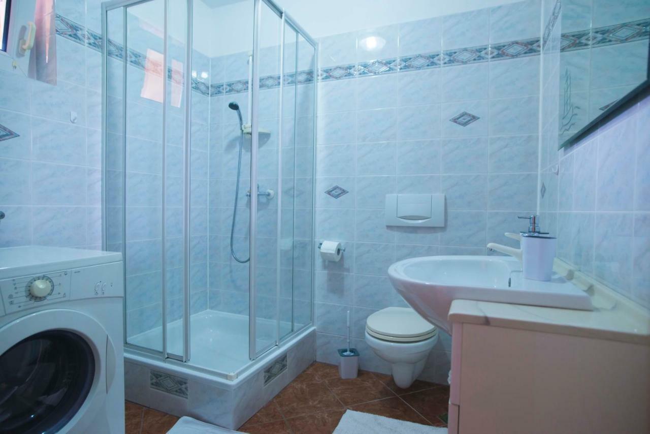 شقة Apartman Lana Omišalj المظهر الخارجي الصورة