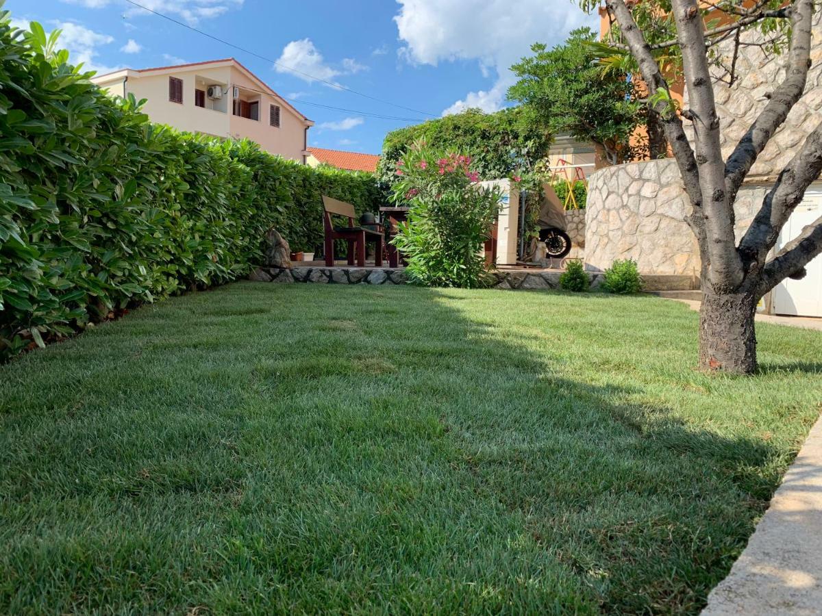 شقة Apartman Lana Omišalj المظهر الخارجي الصورة