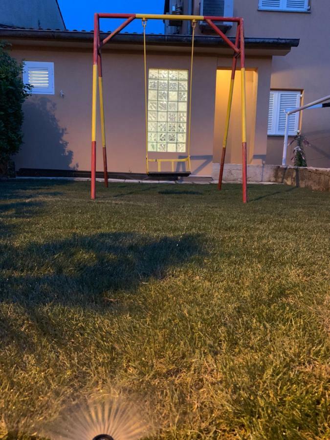 شقة Apartman Lana Omišalj المظهر الخارجي الصورة